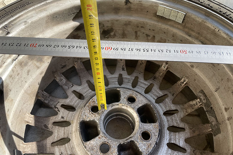 Measuring backspacing of a wheel using tape measure and ruler